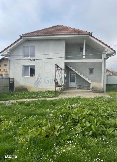 Casă cu 4 camere cu Teren 1000 Mp în Ceica