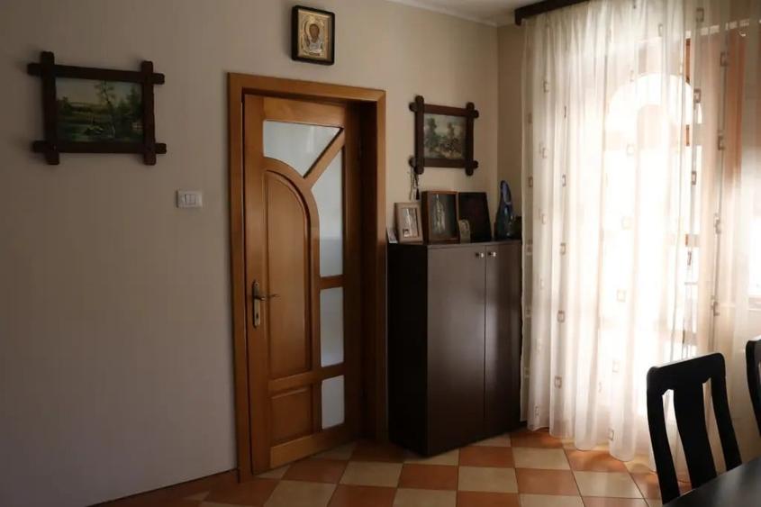 Casă cu 5 camere în Obor