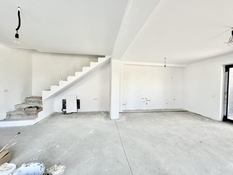 Casă cu 4 camere cu Teren 310 Mp în Bazoș