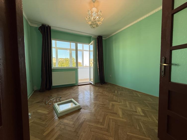 Apartament cu 4 camere decomandat în Elisabetin