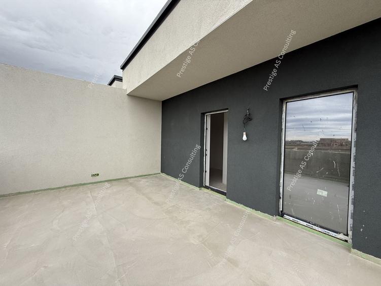 Duplex cu 4 camere cu Canalizare în Giarmata
