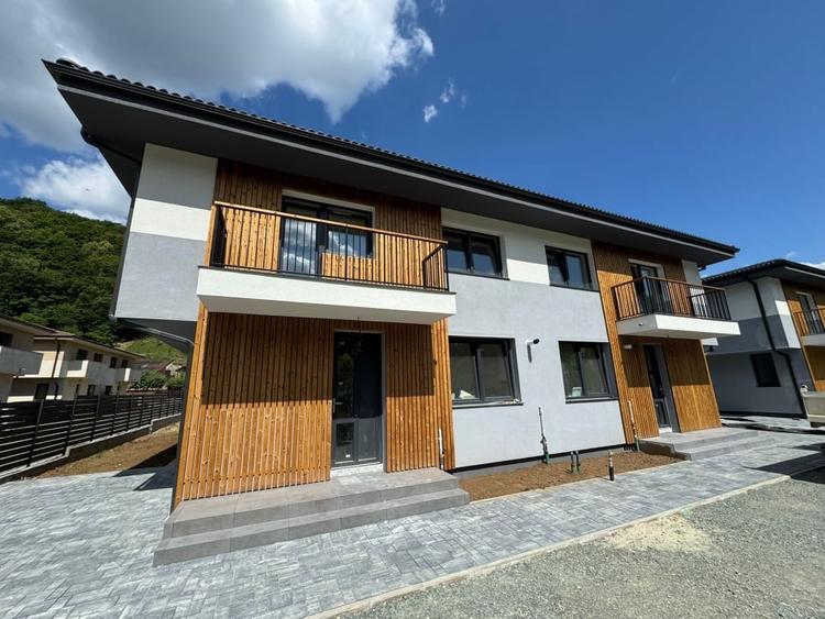 Duplex cu 4 camere cu Canalizare în Florești