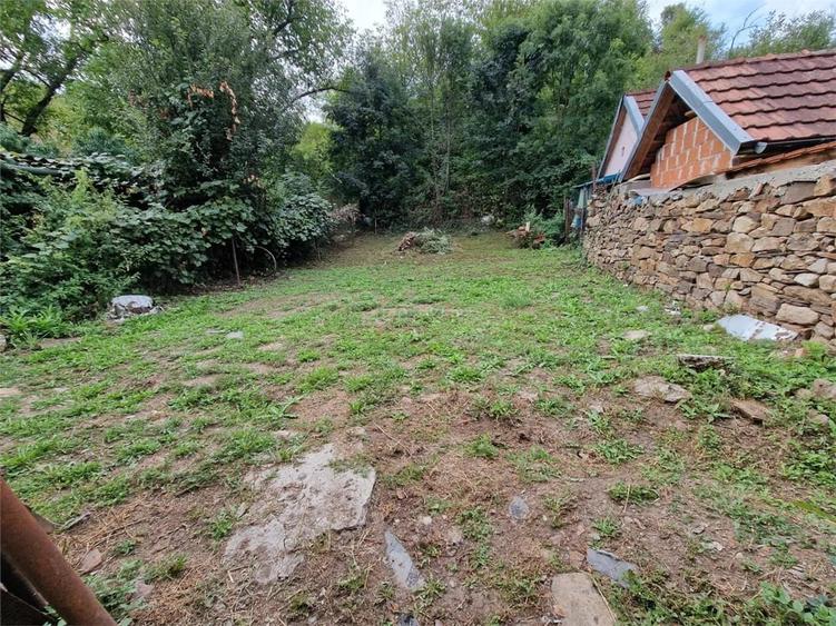 Casă cu Teren 576 Mp în Clocotici