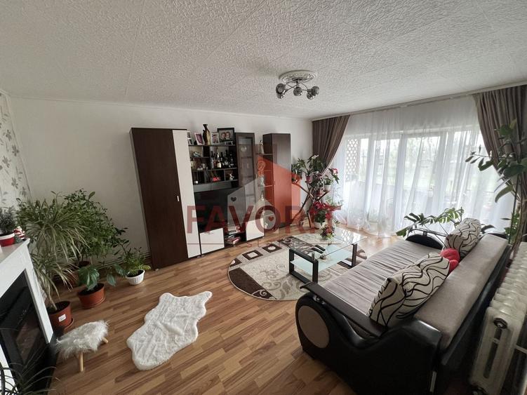 Apartament cu 4 camere decomandat, mobilat în Girocului