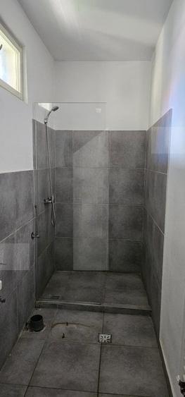Casă individuală cu 6 camere cu Canalizare în Central