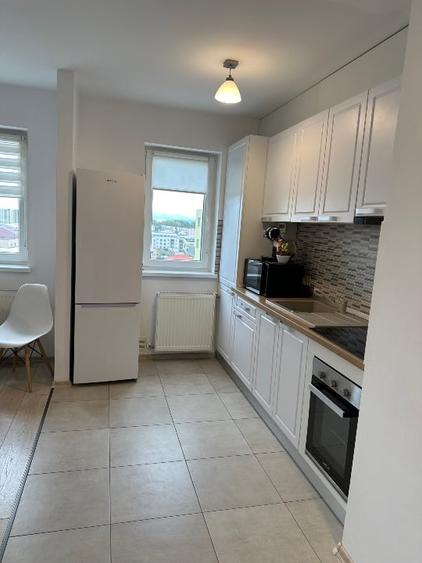 Apartament cu 2 camere decomandat în Tractorul