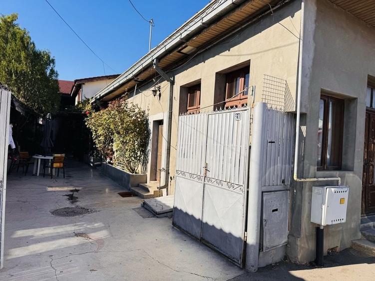 Casă cu 4 camere în Central