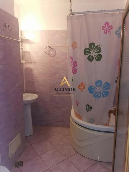 Apartament cu 2 camere decomandat în B-dul București