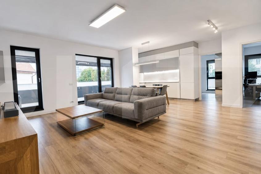 Apartament cu 3 camere semidecomandat, mobilat în Take Ionescu