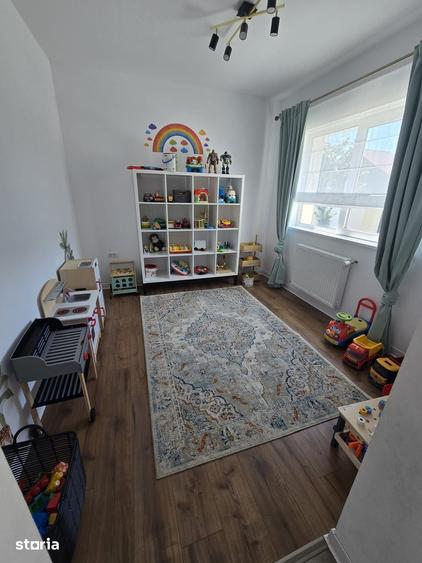 Casă cu 6 camere cu Teren 700 Mp în Moșnița Nouă