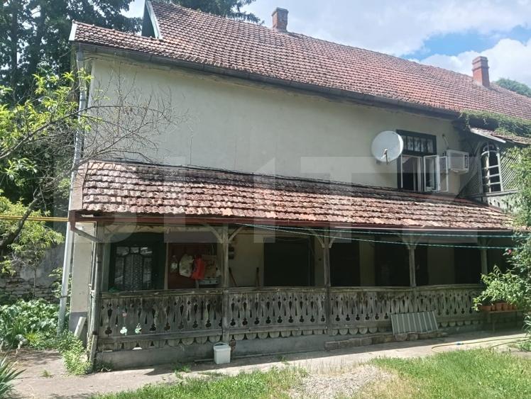 Casă individuală cu 17 camere cu Canalizare în Buziaș