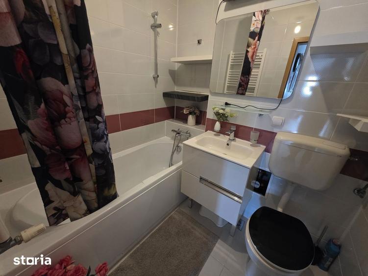 Apartament cu 3 camere decomandat în Tractorul