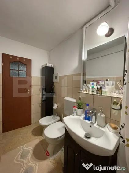 Apartament cu 3 camere semidecomandat în Micro 5