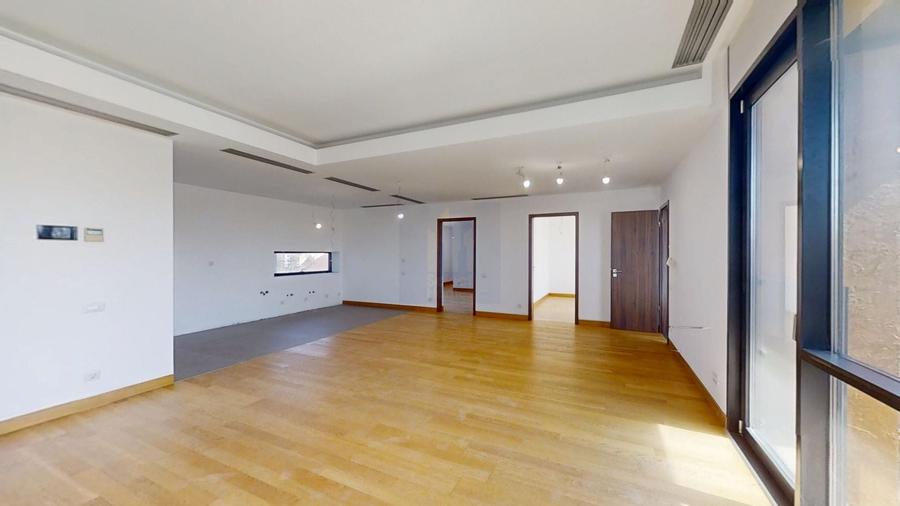 Apartament cu 3 camere semidecomandat în Eminescu
