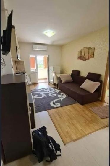 Apartament cu 2 camere semidecomandat, mobilat în Bucium