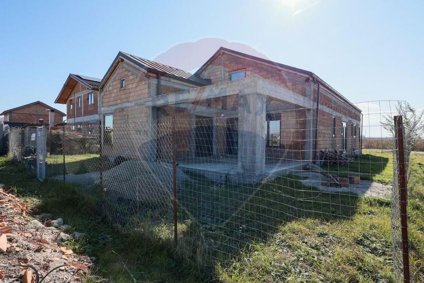 Duplex cu 3 camere cu Teren 250 Mp în Bod