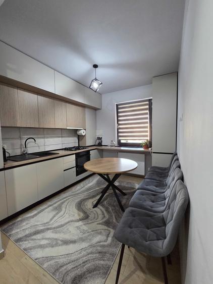 Apartament cu 2 camere decomandat în Tractorul