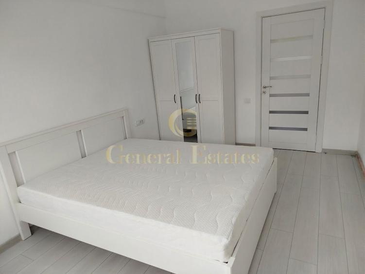 Apartament cu 3 camere decomandat, mobilat în Tractorul