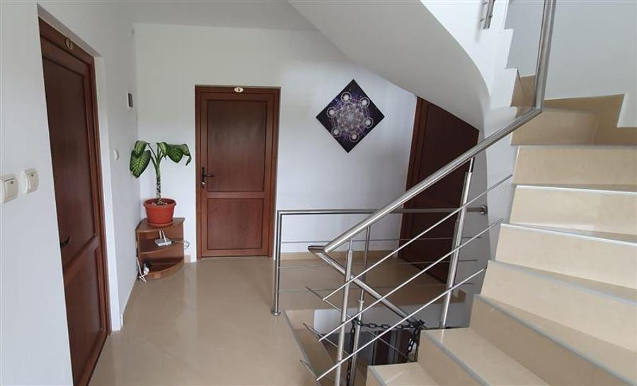Casă individuală cu 14 camere cu Piscina în Nord-Est