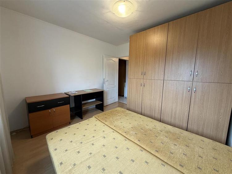 Apartament cu 2 camere decomandat în Nicolina