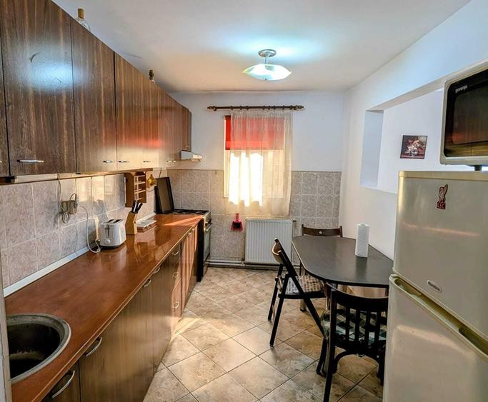 Casă cu 4 camere cu Teren 100 Mp în Central