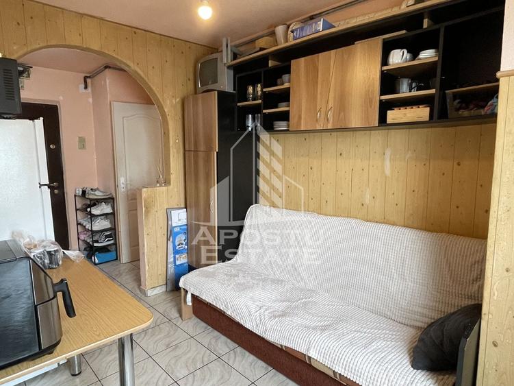 Garsonieră decomandată, mobilată în Steaua