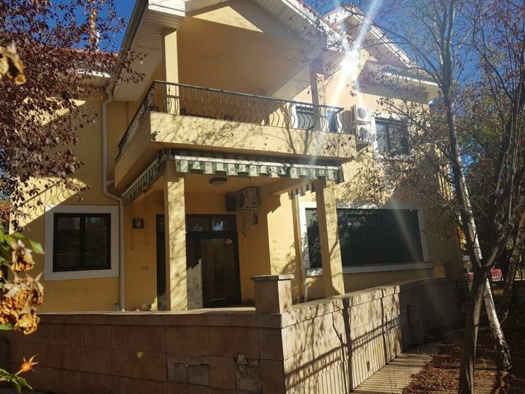 Casă cu 5 camere cu Teren 652 Mp în Sisești