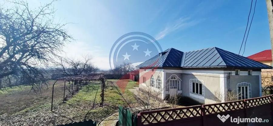 Casă cu 3 camere cu Teren 7952 Mp în Brădești