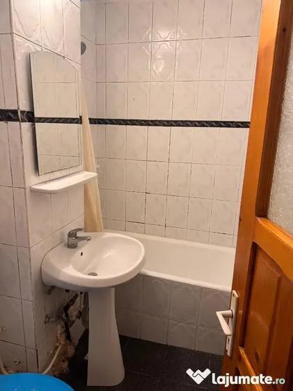 Garsonieră decomandată în Central