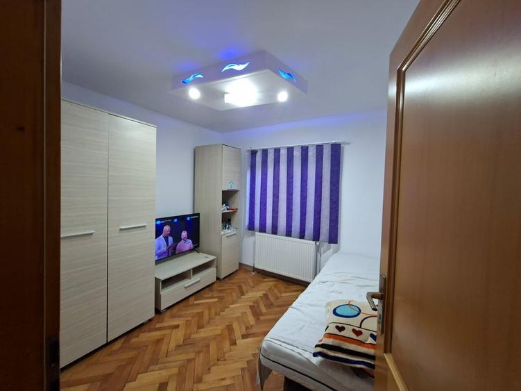 Apartament cu 3 camere decomandat în Dumbrăvița