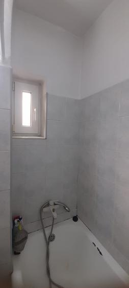Apartament cu 3 camere decomandat în Drumul Taberei