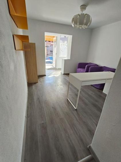 Birou, de 56.450000762939 mp, în Central