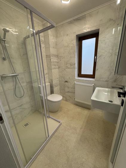 Casă cu Teren 200 Mp în 1 Decembrie