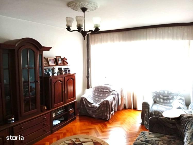 Apartament cu 4 camere decomandat în Micălaca