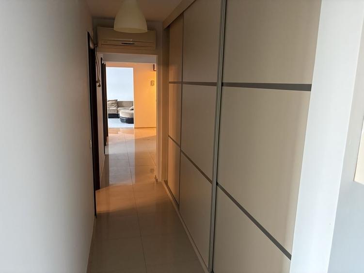Apartament cu 4 camere decomandat în Central
