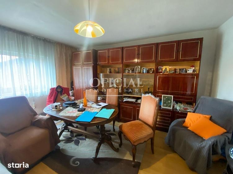 Apartament cu 4 camere decomandat în Central