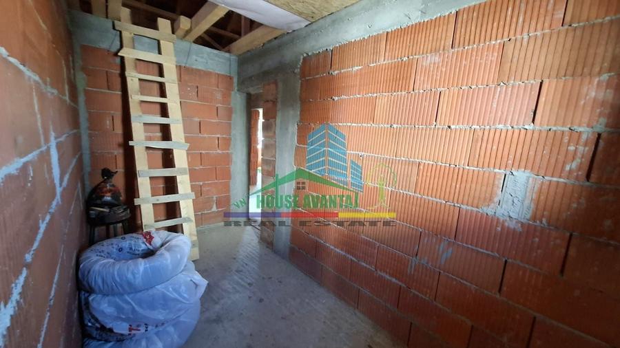 Casă individuală cu 3 camere cu Canalizare în Câmpineanca