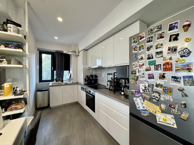 Apartament cu 3 camere decomandat, mobilat în Banu Manta