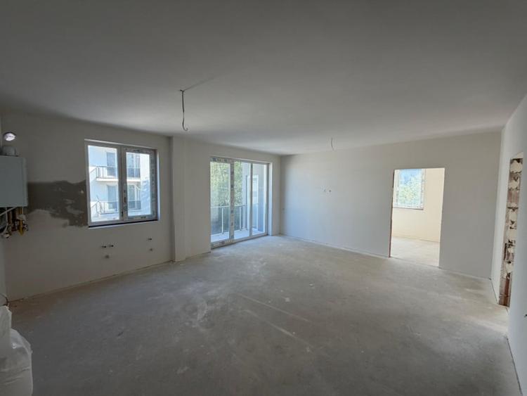 Apartament cu 3 camere semidecomandat în Florești — fotografia 3