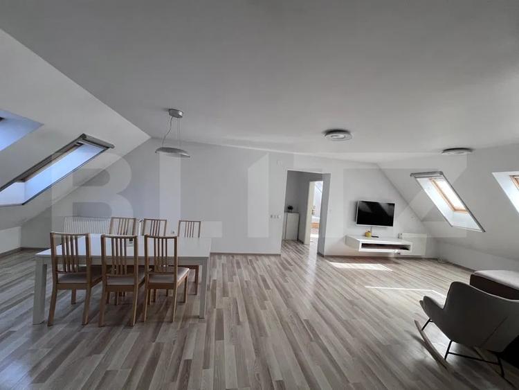 Apartament cu 3 camere semidecomandat, mobilat în Florești