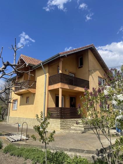 Casă cu 4 camere în Gropnița