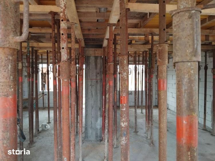 Casă cu 5 camere cu Canalizare în Vest