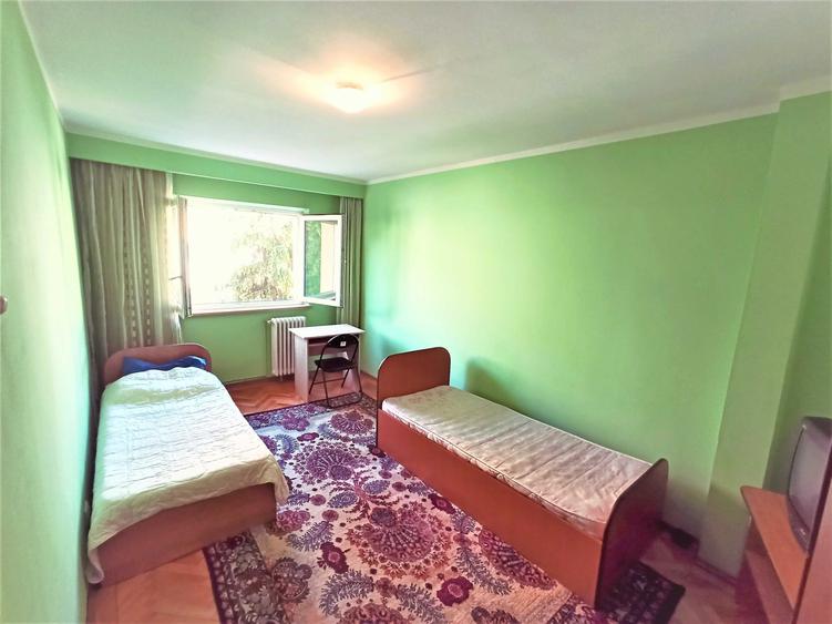 Apartament cu 4 camere decomandat în Cedonia