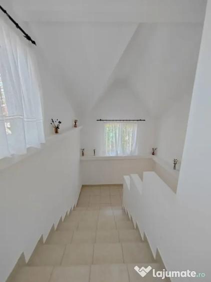 Casă cu 5 camere cu Teren 400 Mp în Bereasca