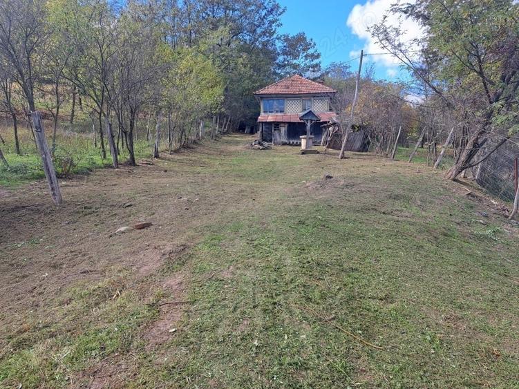 Casă cu 3 camere cu Teren 2200 Mp în Central