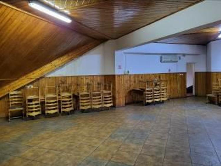 Casă individuală cu 4 camere cu Canalizare în Central