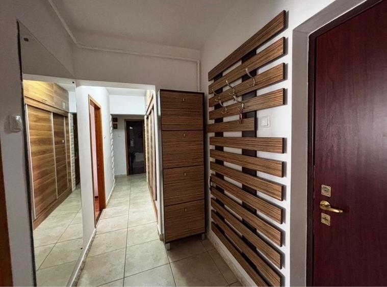 Apartament cu 3 camere decomandat în Drumul Taberei