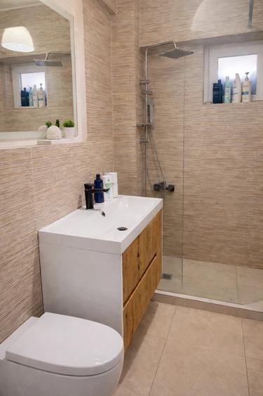 Apartament cu 4 camere decomandat în Central