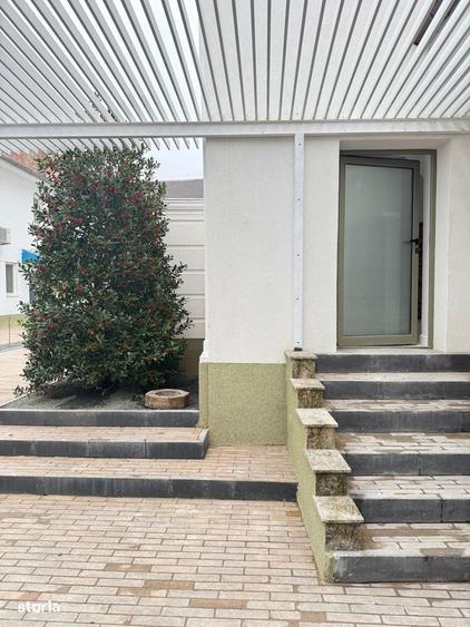 Spațiu comercial, de 2,000 mp, în Central