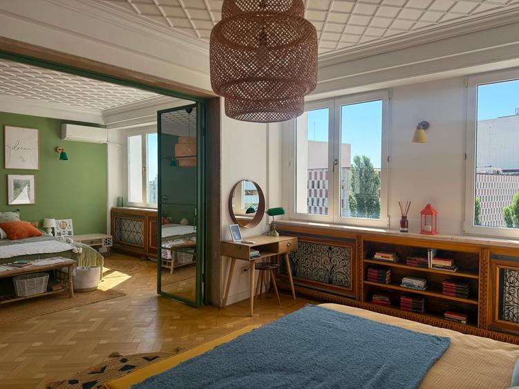 Apartament cu 4 camere în P-ța Universității